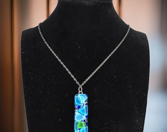 Pendentif Vintage Avec Gros Cabochon Vert – Argenté, Forme Ovale, En Bon état