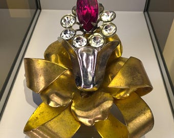 Unieke vintage art-deco midcentury goud- en zilverkleurige strik bloemenbroche roze strass accent bloemen Hollywood Regency broche