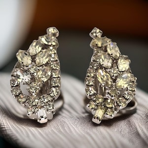 Vintage Classic Midcentury Earrings 1950s Rhinestone Clip Earrings Vintage Timeless Rhinestone Jewelry Retro Rhinestone Mid-Century Clips