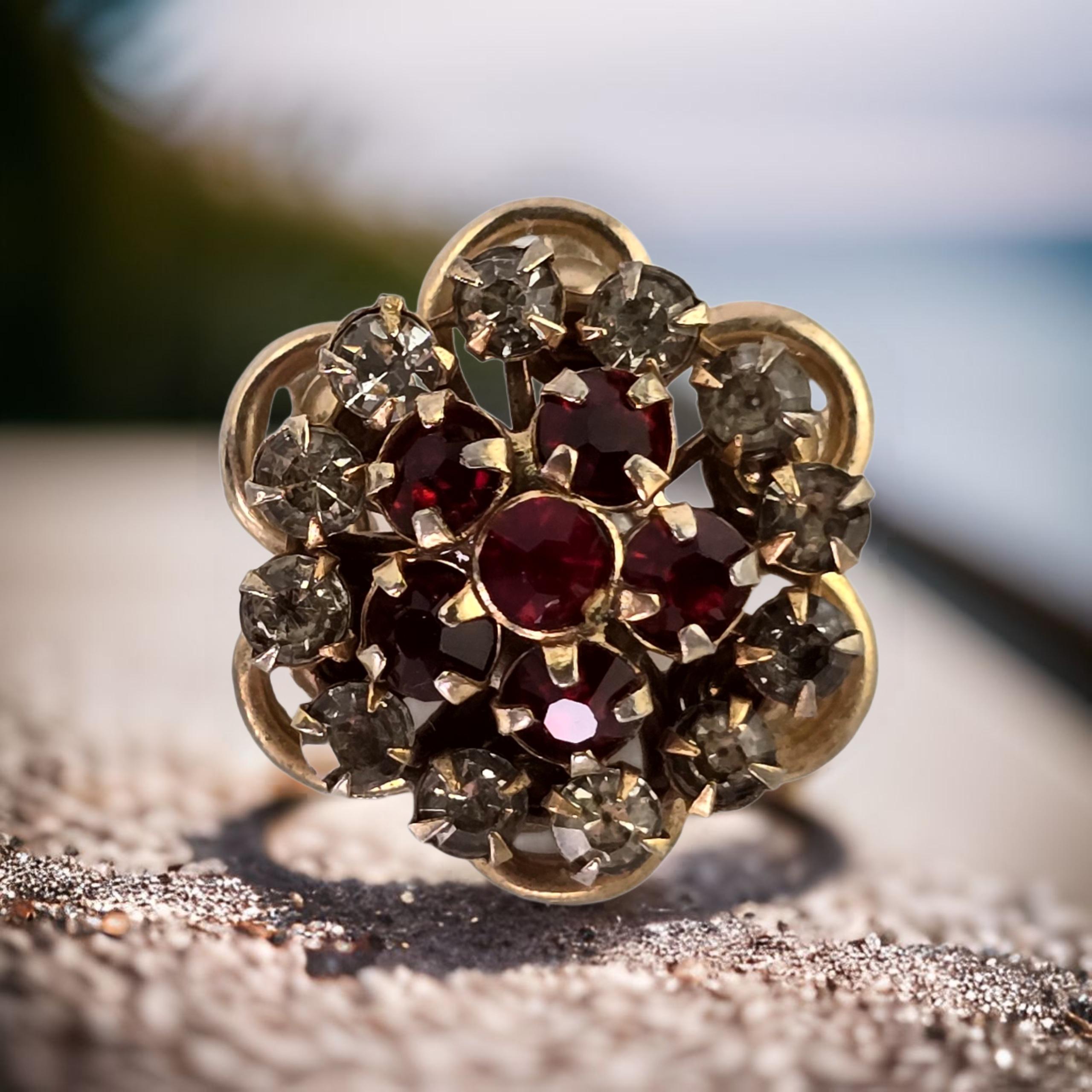 Broche Vintage Fleur Rouge Translucide Avec Perles Et Strass Doré - Occasion Parfait état
