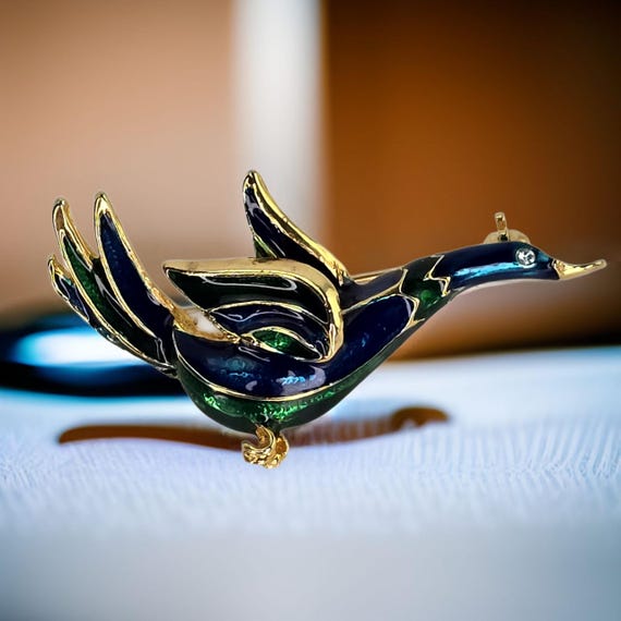 ヴィンテージエナメルゴールドトーンの鳥のブローチ。ヴィンテージの青 