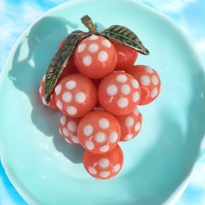 Vintage Pink Lucite Grapes Brooch Unique Vintage Fruit Brooch Pink and White Grape Cluster Brooch Vintage Pink Polka Dot Brooch Pink Lucite