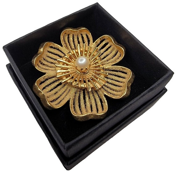 Signed Kramer Brooch Vintage Kramer Pin Gold Tone Vintage Pearl