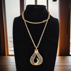 Vintage Crown Trifari Necklace 60s Signed Crown Trifari Teardrop Pendant Necklace Gold Plated Trifari Jewelry Vintage Gold Teardrop Necklace