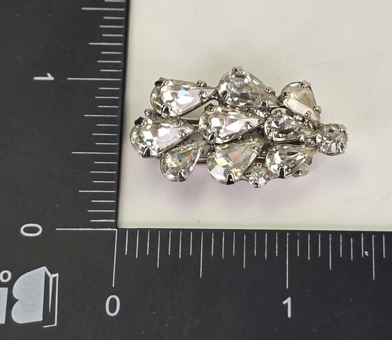 Vintage Unique Signed Weiss Fur Clip Clear Rhinestone Prong  display picture 2