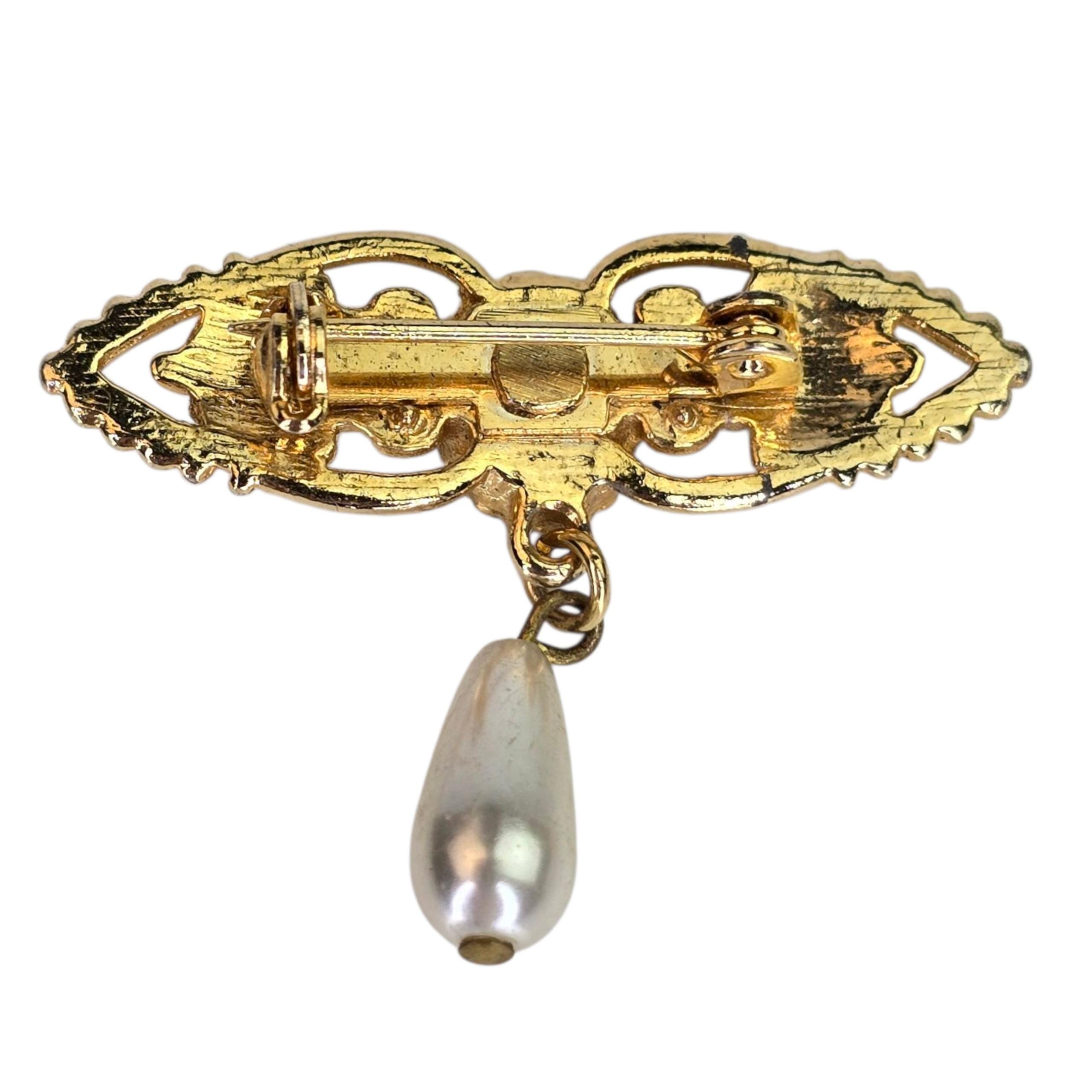 Broche Vintage Camée Résine Dorée - Bijou Ancien Fermoir à Pompe