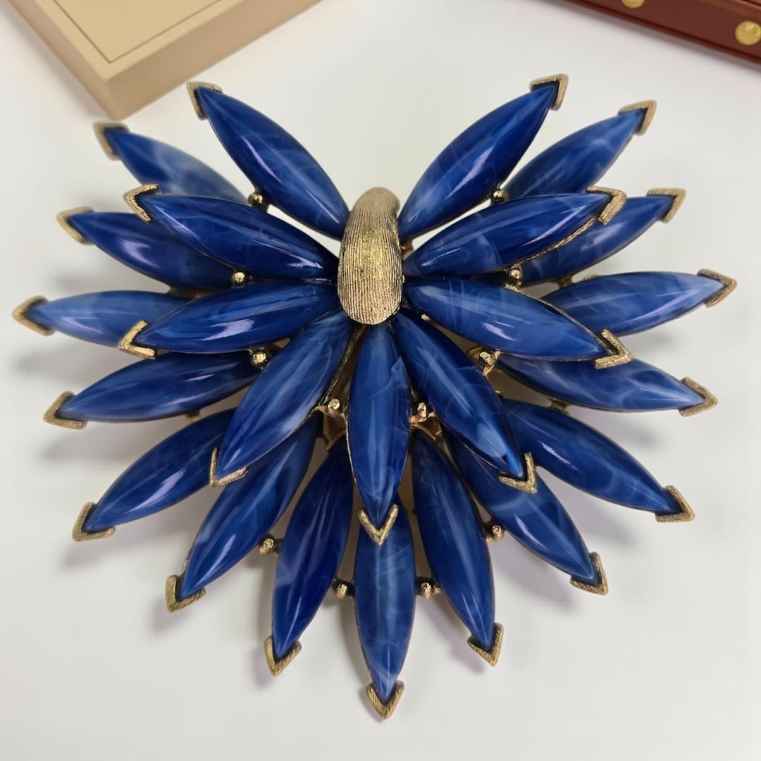 Vintage Crown Trifari Signed Blue Thermoset Lucite Gold Tone Leaf Spray ...