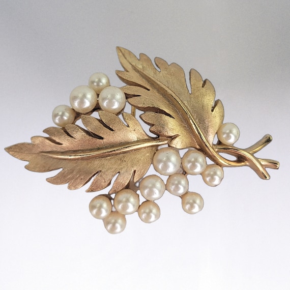 ヴィンテージtrifari パール＆ストーン　ボタニカルブローチ ヴィンテージtrifari パール＆ストーン ボタニカルブローチ
