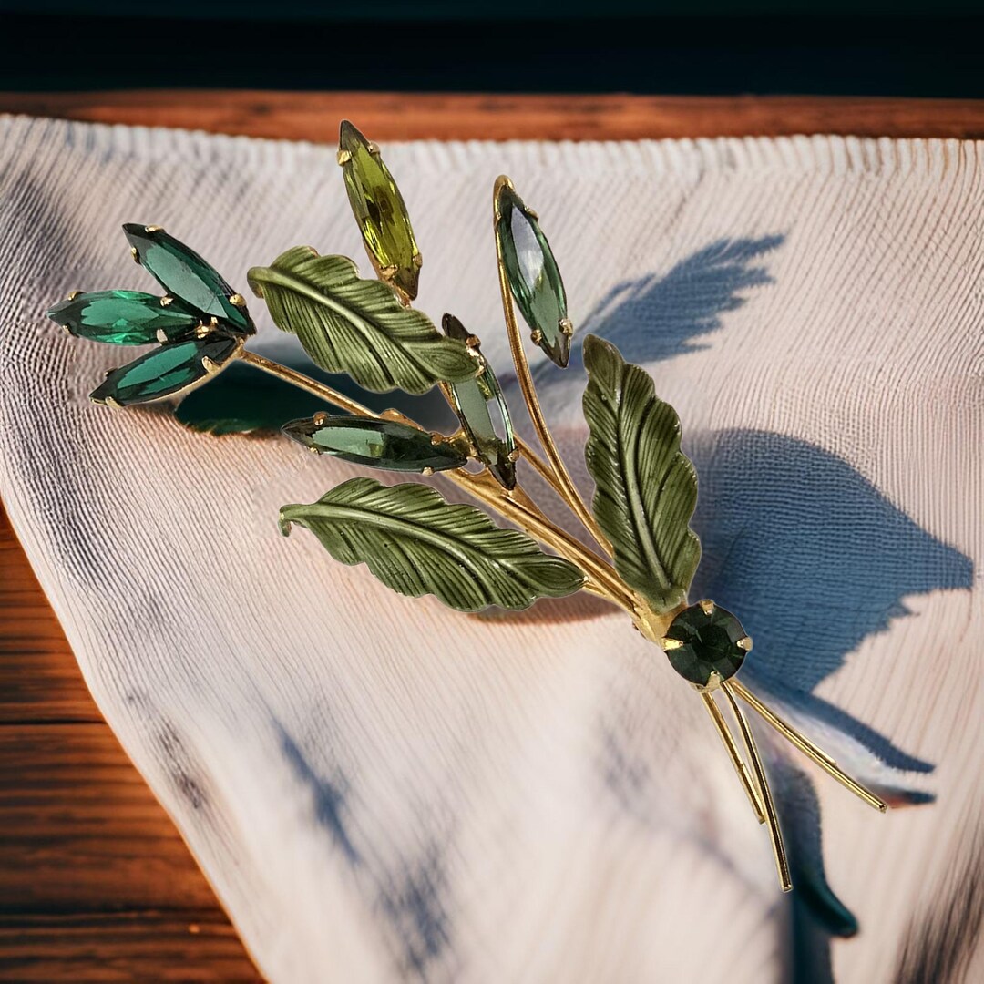 ヴィンテージグリーンフラワーブローチ、グリーンマーキスライン