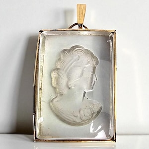 Vintage Victorian Revival Intaglio Glas Cameo Anhänger Goldrahmen Kristall Intaglio Cameo Goldton gerahmt Anhänger Cameo Victorian Revival