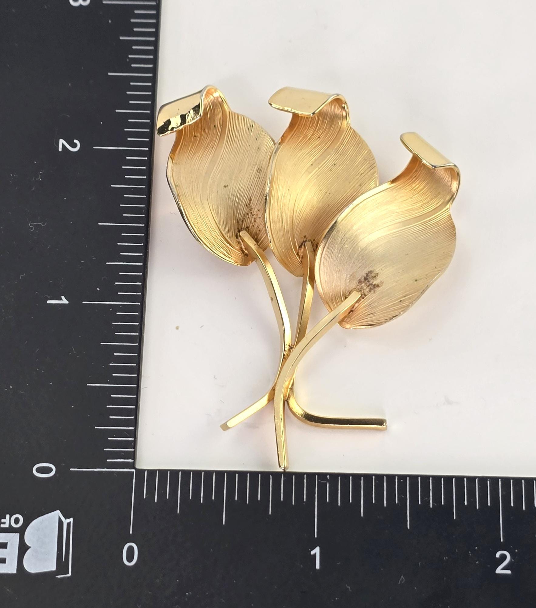Vintage Signed Giovanni Brooch Gold Tone Vintage Designer 