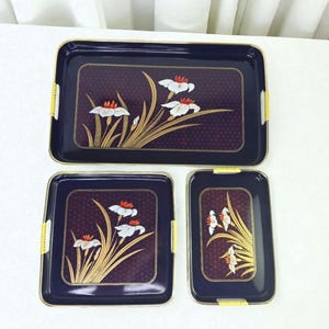Vintage 3 Piece Black Lacquered Tray Set with Floral Design Trays Vintage Serving Tray Set of 3 Japanese Trays Midcentury Japan Dining Trays