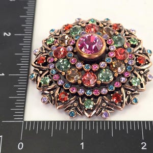 Broche (pin) Joan Rivers Lily En Gunmetal Avec Cristaux Multicolores - Neuf Avec étiquettes