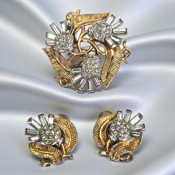 Vintage Signed Crown Trifari Alfred Phillipe Thistle Set Gold Tone