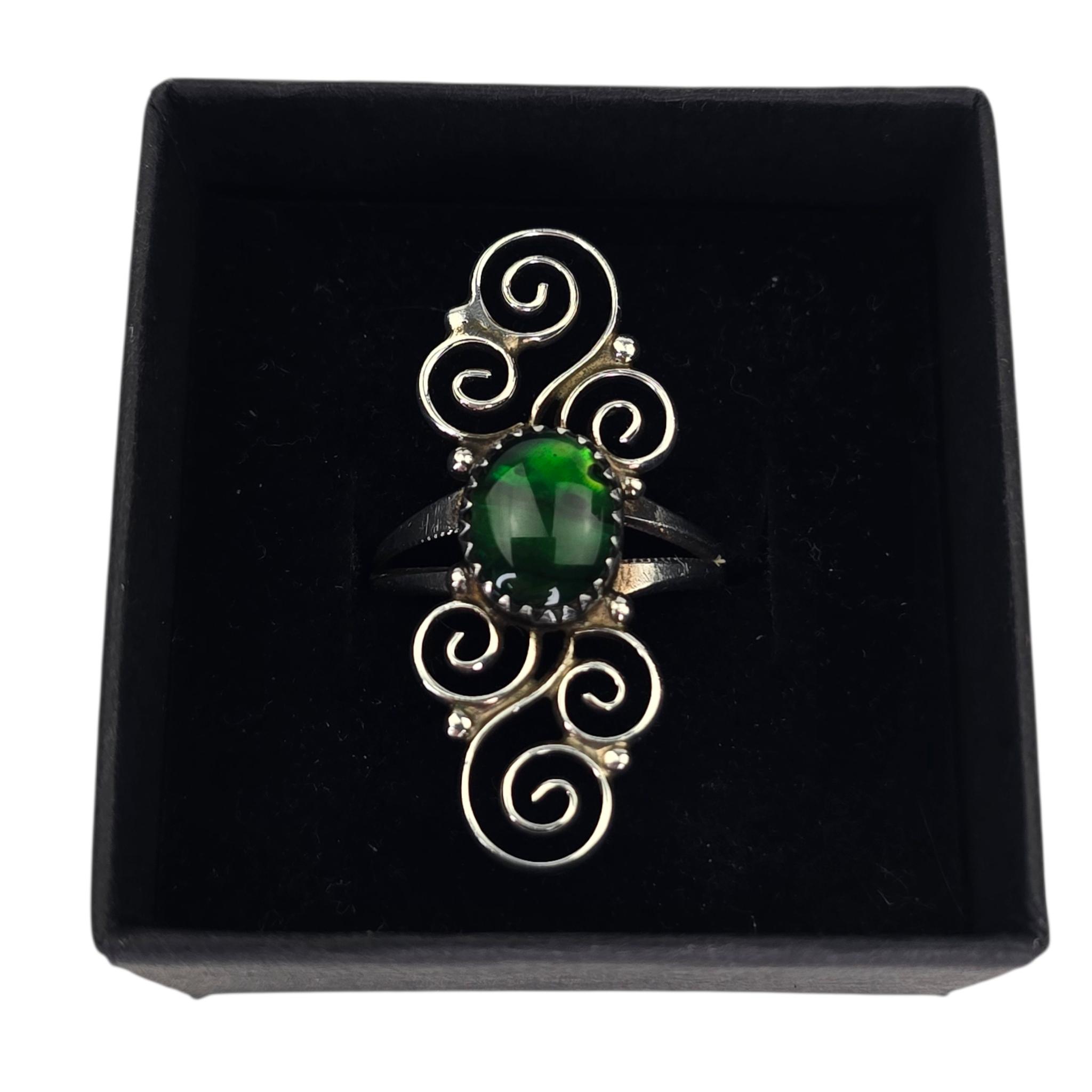 Vintage Signed VO Star Sterling Silver 925 Green Prong Set