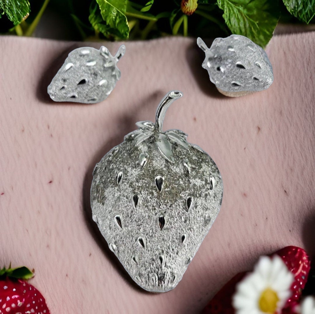 ヴィンテージストロベリーブローチ＆イヤリングセット サラ