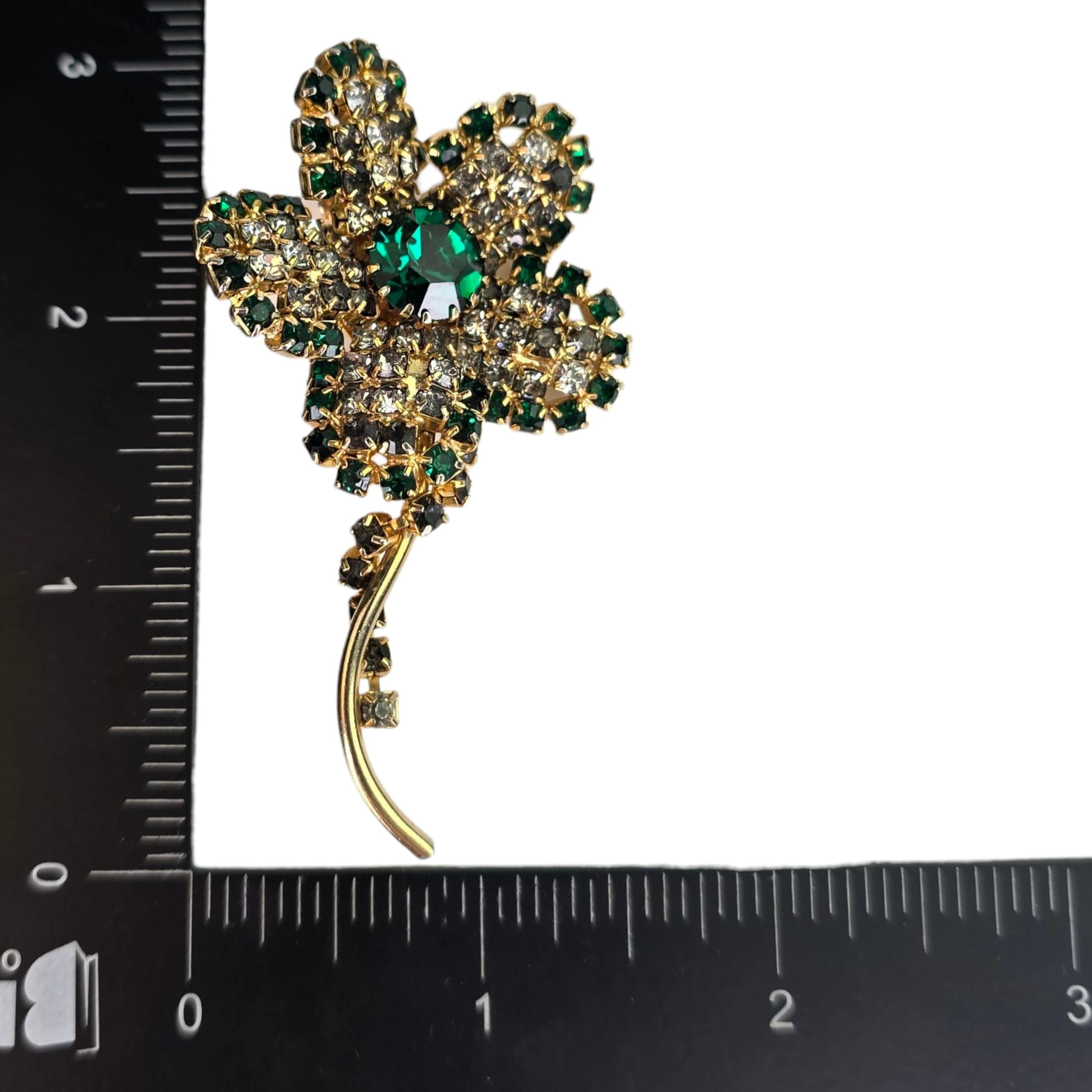 Grande Broche Vintage Fleur - Or Et Cristaux Avec Péridot Vert Émeraude - Bijou Fantaisie Années 50-60 - Modèle 309