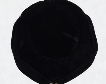 Black Velvet Cap with a Circular Jewel 50 main image 2