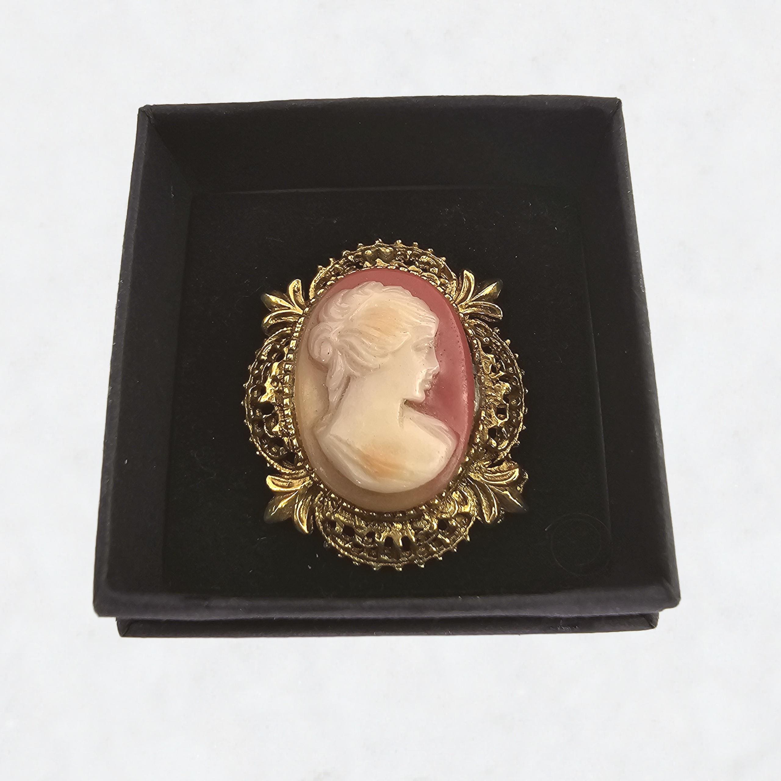 ヴィンテージカメオブローチ 彫刻された樹脂製カメオピン ヴィンテージ