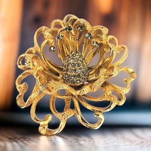 Vintage Signed Castlecliff Pendant Flower Vintage Chrysanthemum Pendant Vintage Jewelry Lover Gift Designer Midcentury Luxury Jewelry Gift