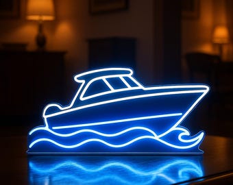 Puede incluir: Un letrero de neón azul con forma de barco con contornos blancos, que representa una lancha motora sobre olas. El letrero está iluminado, proyectando un brillo azul sobre la superficie inferior. El fondo es oscuro.
