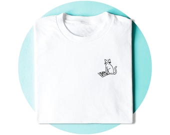 Cat Playing Chess Shirt | Chess Player Gift | Mom Gift | Chess Dad | Chess Cat T-Shirt | Unisex Board Game Tee