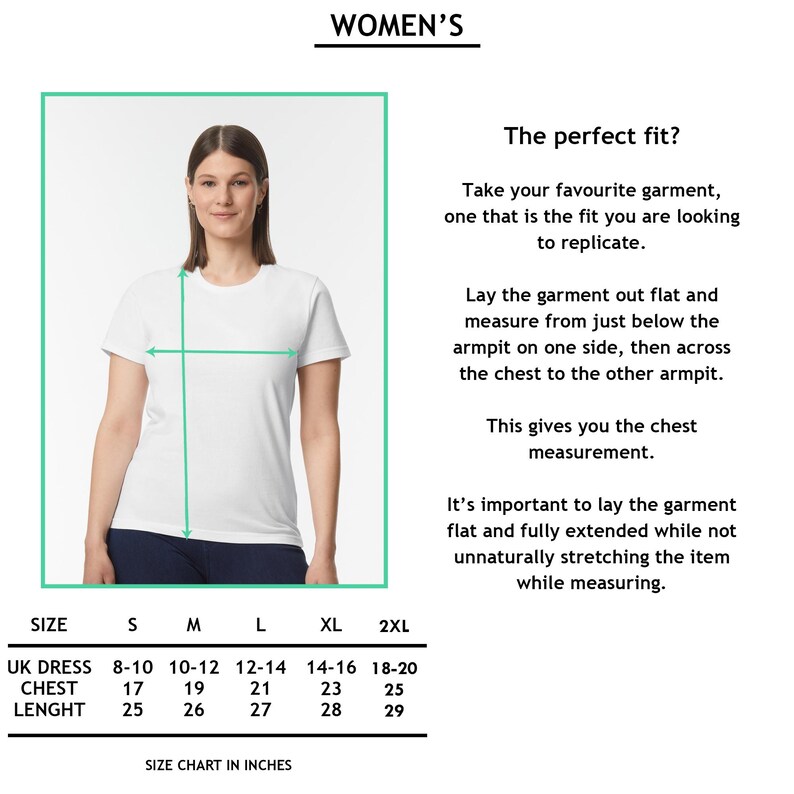 K&ouml;nnte beinhalten: Gr&ouml;&szlig;entabelle f&uuml;r ein wei&szlig;es T-Shirt mit Ma&szlig;en in Zoll f&uuml;r die britische Kleidergr&ouml;&szlig;e, Brustumfang und L&auml;nge. Die Tabelle zeigt Gr&ouml;&szlig;en von 8-10 bis 18-20.