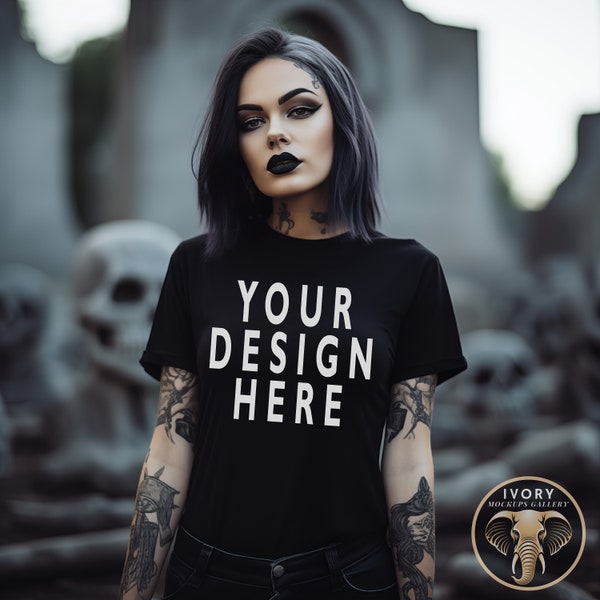 Gildan 5000 Mockup Negro, Maqueta de camisa gótica, Maqueta de camiseta modelo chica punk tatuada, Fondo de cementerio al aire libre Maqueta de ropa oscura y atrevida