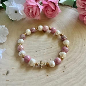 Pink Pearl Cross Bracelet Christian Jewelry Gift for Women – Beaded Faith Bracelet for Her