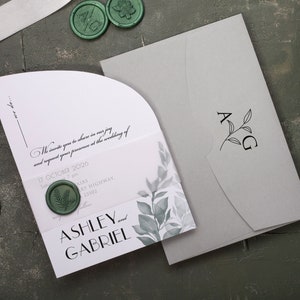 Faire-part de mariage verdure moderne serti d'une demi-arche, suite de cartes minimales avec cachet de cire, design botanique élégant, carte de réception minimale