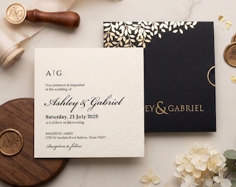Invitación de boda con hojas en relieve, sobre botánico dorado, sobre negro, nombres personalizados y papelería elegante.