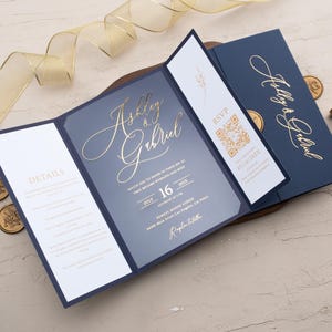 Faire-part de mariage bleu marine et or, suite d'invitations pliées en feuille d'or, invitations de mariage élégantes avec cachet de cire, invitations formelles personnalisées