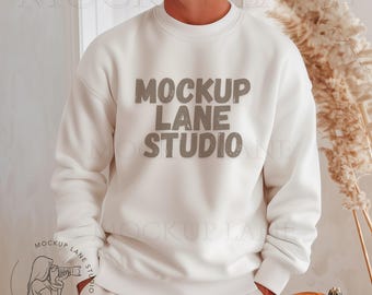 Gildan 18000-mockup mannelijk model, Gildan 18000 herfstmodel, Canva-model, G18000-sweatshirtmodel, Gildan-model herenherfstmodel