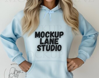 Gildan 18500 Mockup Hellblau, Blauer Hoodie Mockup, 18500 Hood Mockup, Weibliches Hoodie Mockup, Gildan 18500 Hellblau Mockup, POD Image