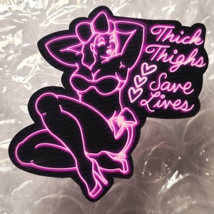 Girl Power-serie - 'Thick Thighs Save Lives' - handgemaakte vinylsticker