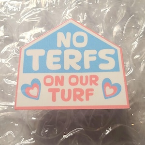 Girl Power Series - ""No TERFs On Our Turf"" - handgemachter Demonstrationsaufkleber."