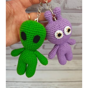 Handgehäkelter Alien-Plüsch-Schlüsselanhänger, UFO, Amigurumi-Weltraumpuppe, süßes Alien-Stofftier, Sci-Fi-Geschenk, kleine grüne Männchen