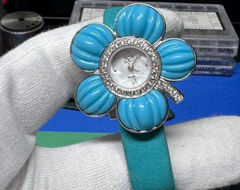Vintage Suzanne Somers Flower-Shaped Quartz Wristwatch in Bright Aqua Blue - Unique Fashion Accessory