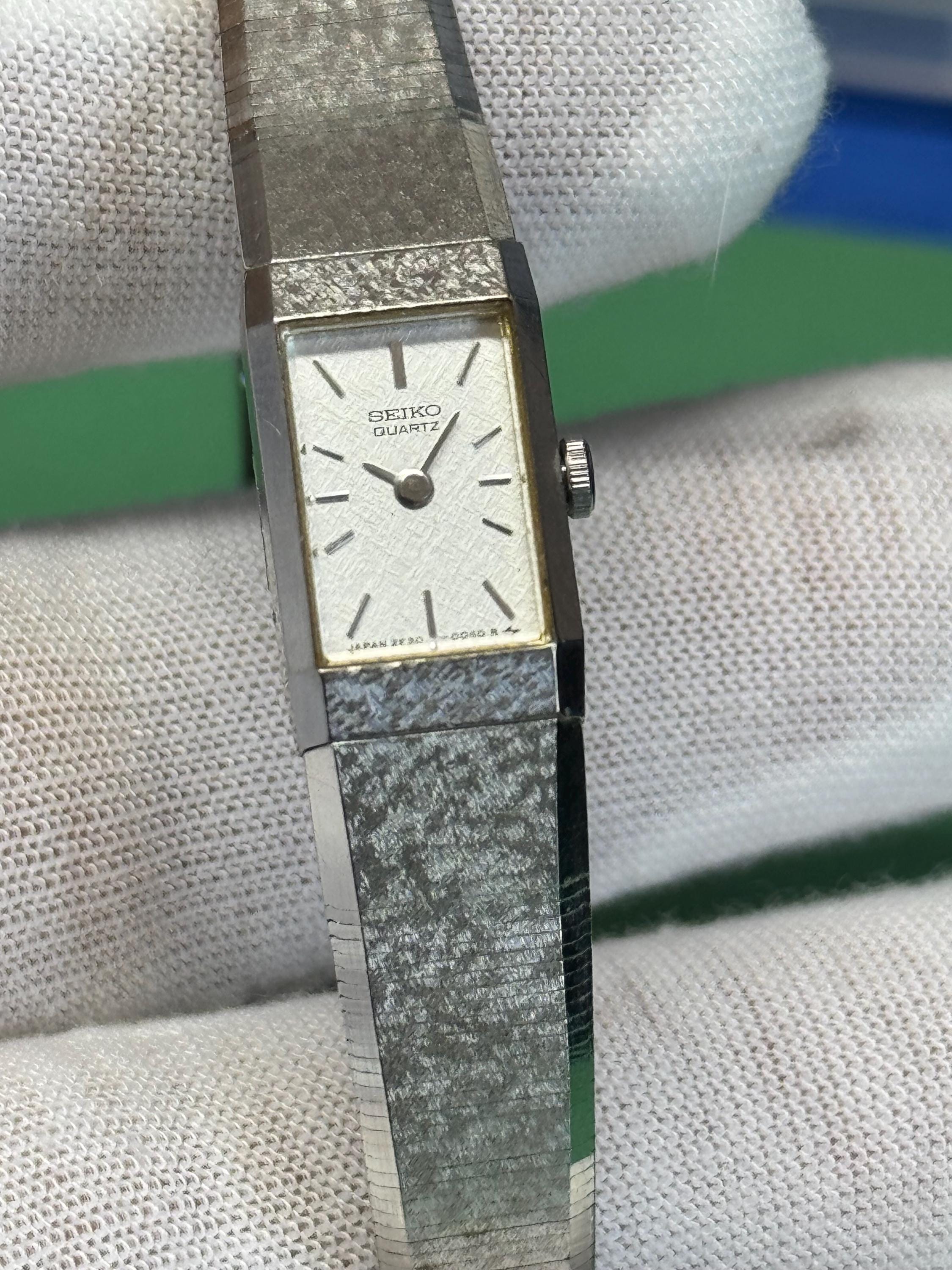 【希少 入手困難】SEIKO スクエア ブレスレットウォッチ 2E20-6730 shop-takashimaya7_tk21a1101002