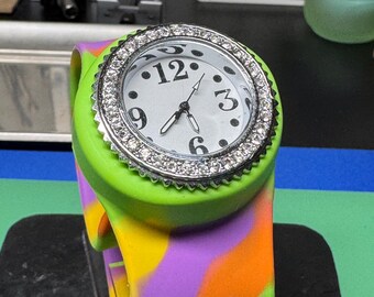 Vibrant Vintage   Rubber Fashion Watch with Rhinestone Bezel - Fully Working