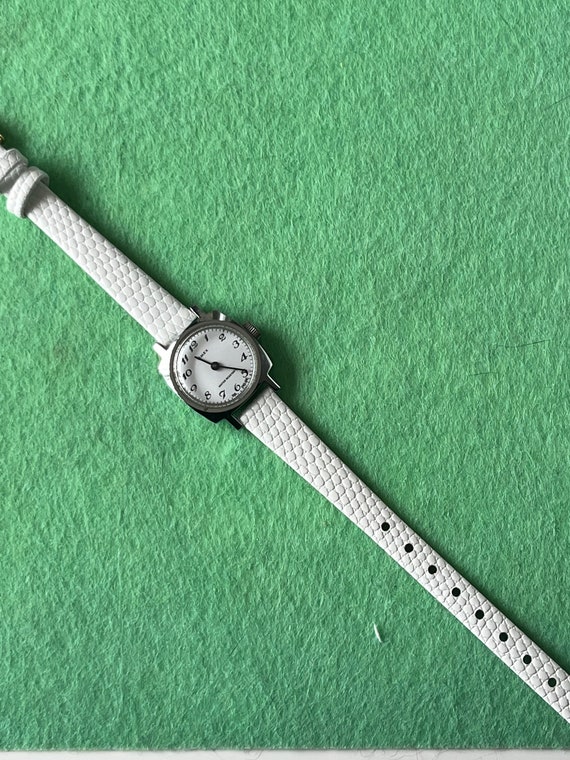 Clean white dial vintage ladies Timex - image 6