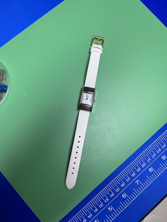 Vintage White Watch: Dainty Leather Band, New Bat… - image 10