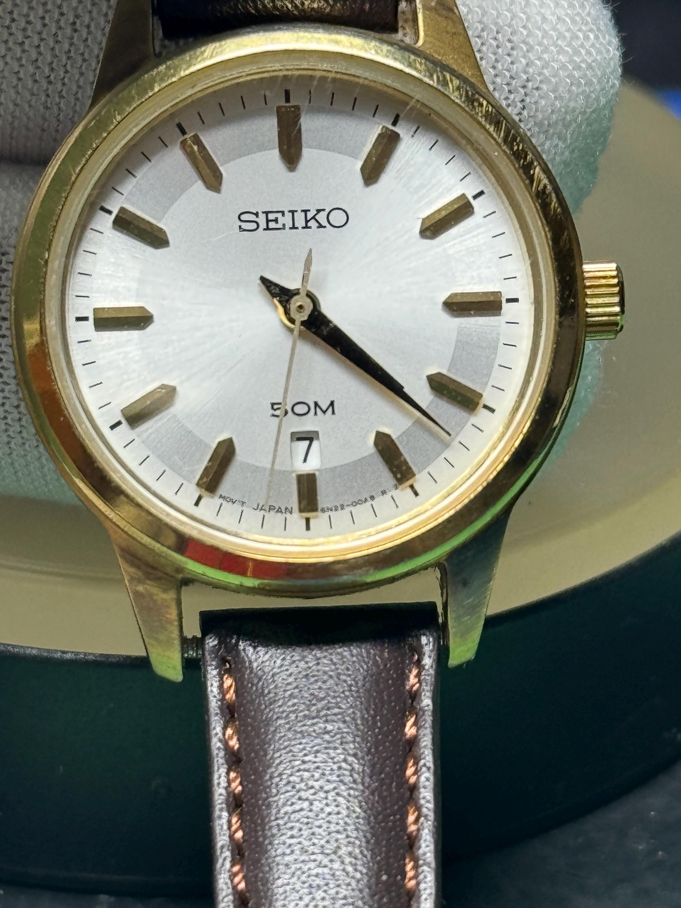 Vintage Seiko Ladies Watch – Gold-tone Case, Silver Sunburst 