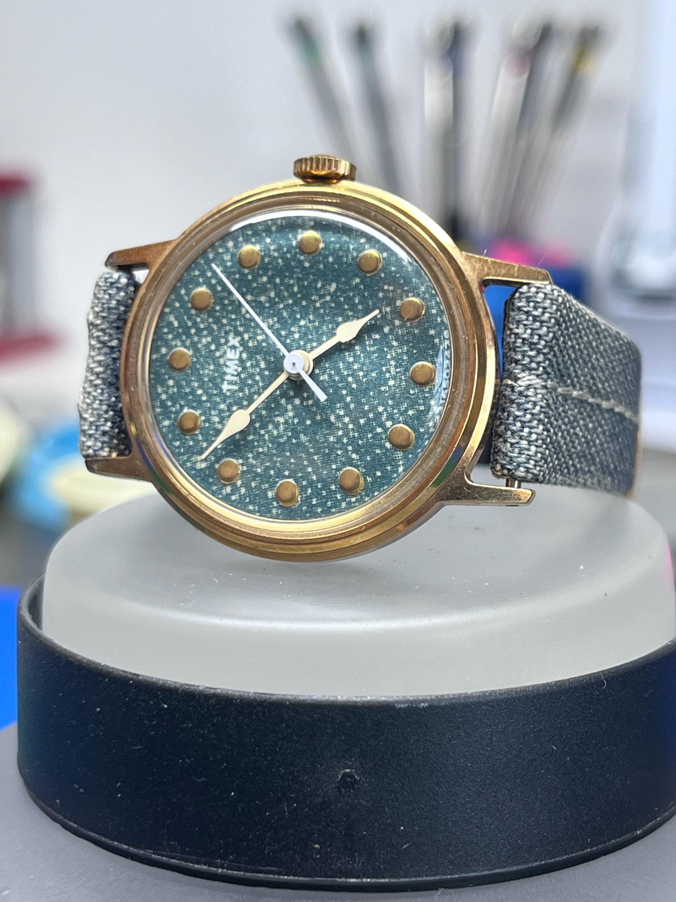 Rare Green Dial Vintage Ladies Timex With Bumble Bee Denim  display picture 1