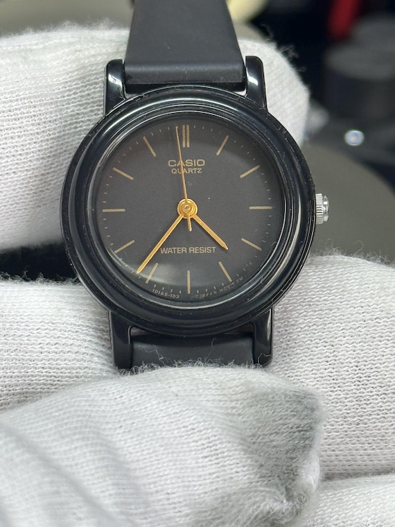 Vintage Casio LQ-139 Ladies Black Quartz Watch - Water Resistant Rubber Strap - 1980s/1990s Retro style !