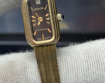 Dainty gold tone ladies vintage cocktail watch - slim case and bracelet-working.