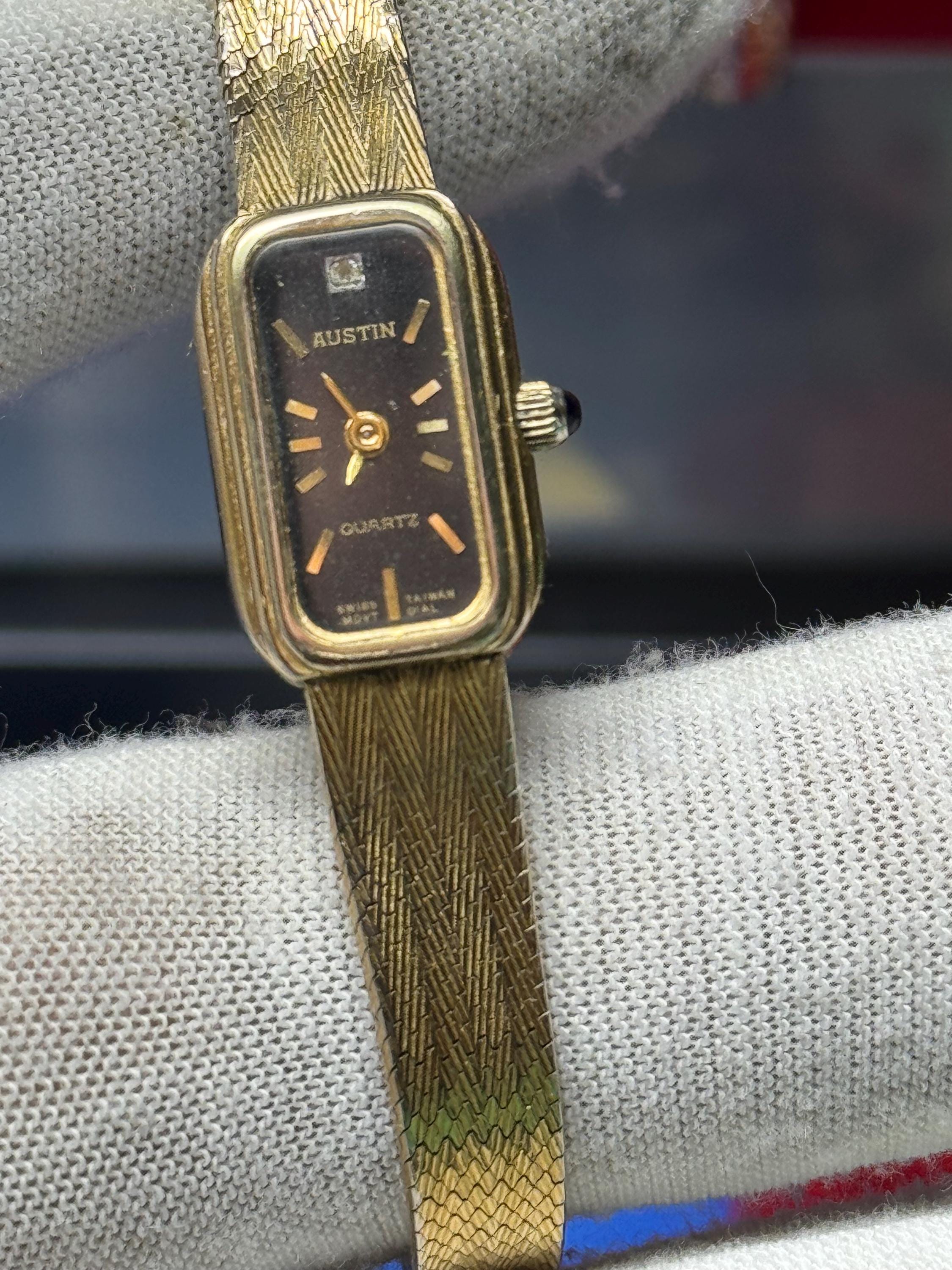 Dainty gold tone ladies vintage cocktail watch - slim case and bracelet-working.