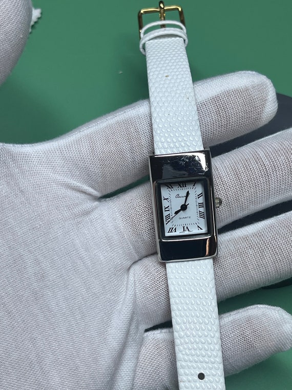 Vintage White Watch: Dainty Leather Band, New Bat… - image 5
