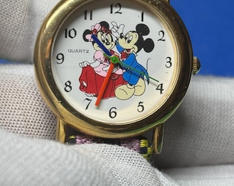 Reloj vintage de Mickey y Minnie Mouse – Disney de los 90, correa lavanda