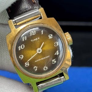 Vintage 1970s Timex Mechanical Ladies Watch – Brown Sunburst Dial, Water Resistant, 5.5” Wrist